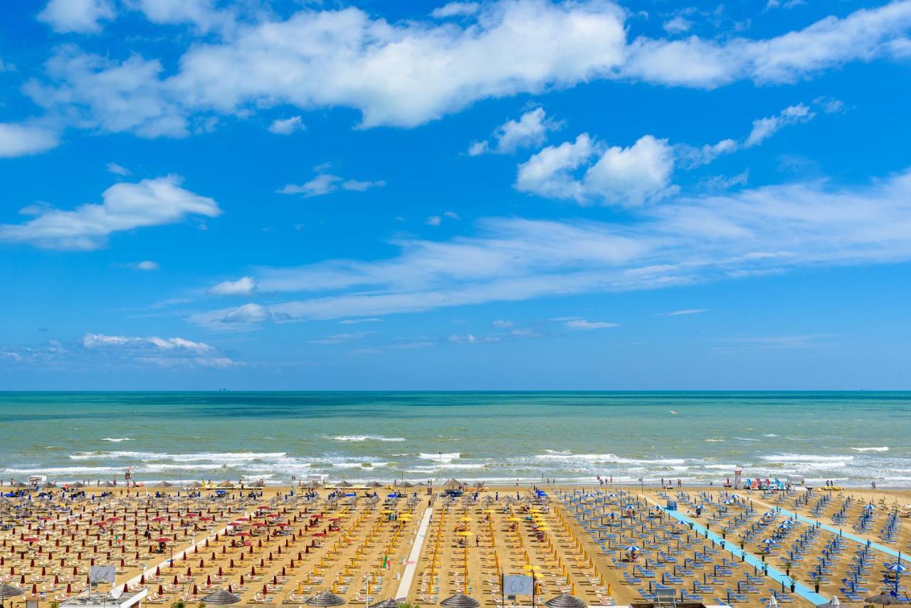 Hotel Audi Frontemare Rimini Bagian luar foto