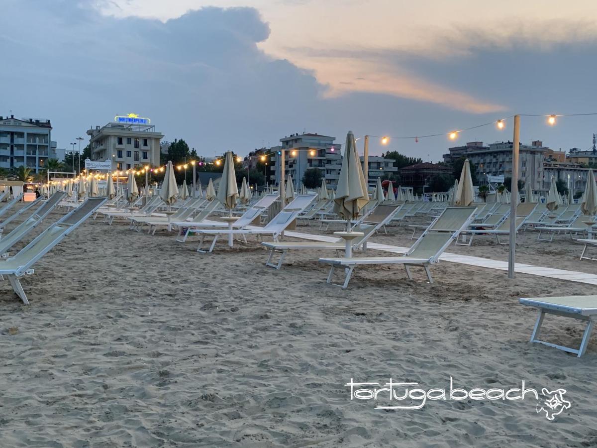 Hotel Audi Frontemare Rimini Bagian luar foto