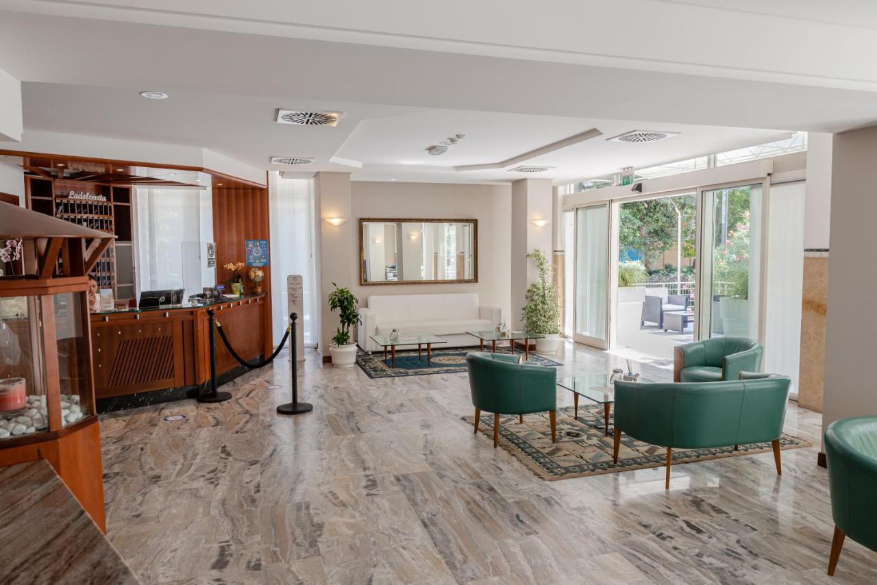 Hotel Audi Frontemare Rimini Bagian luar foto
