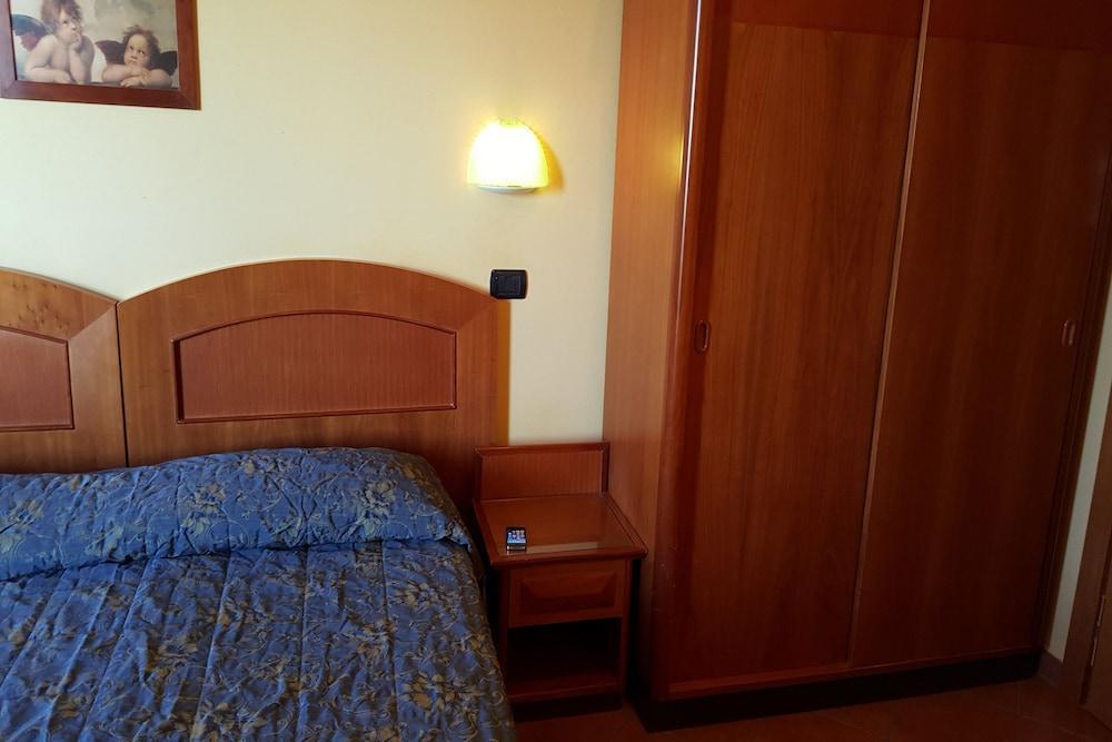 Hotel Audi Frontemare Rimini Bagian luar foto