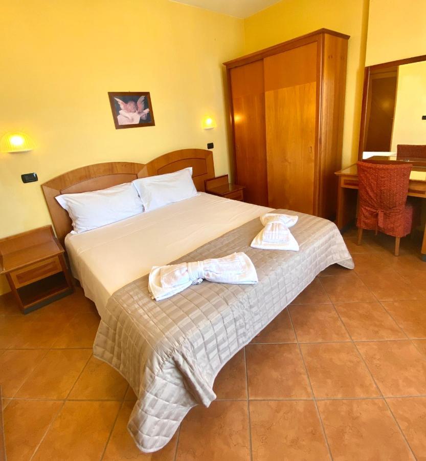 Hotel Audi Frontemare Rimini Bagian luar foto