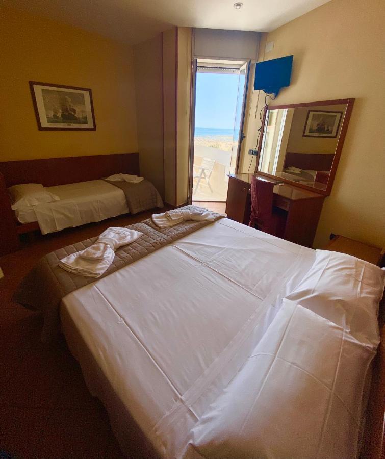 Hotel Audi Frontemare Rimini Bagian luar foto