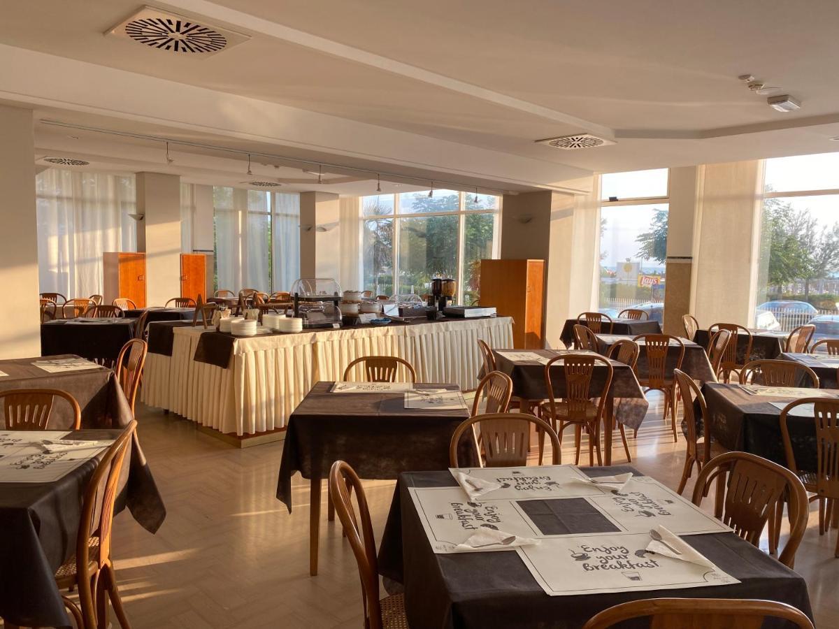 Hotel Audi Frontemare Rimini Bagian luar foto