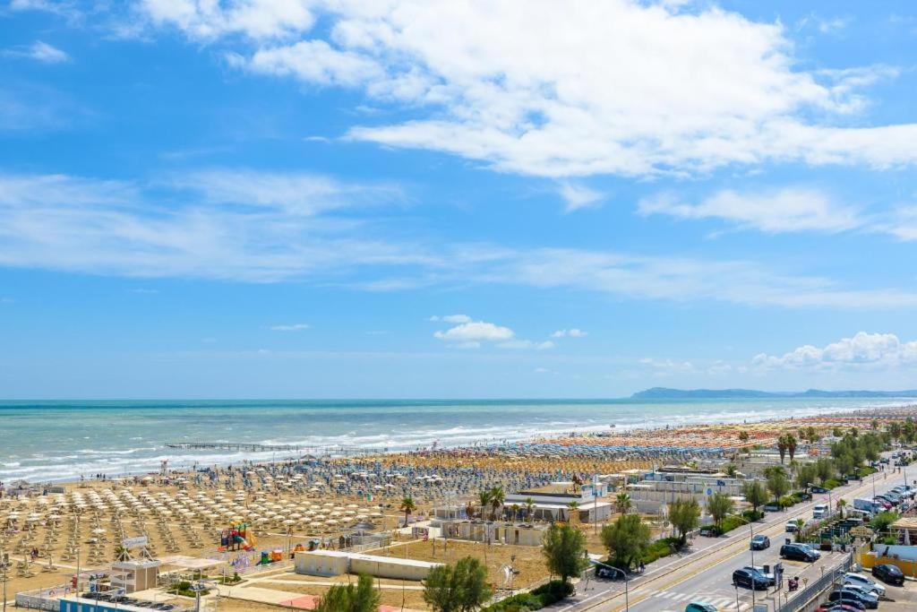 Hotel Audi Frontemare Rimini Bagian luar foto