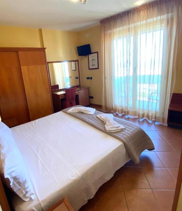 Hotel Audi Frontemare Rimini Bagian luar foto