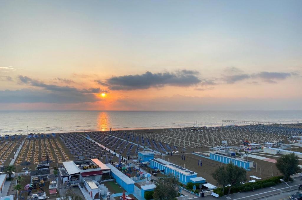 Hotel Audi Frontemare Rimini Bagian luar foto