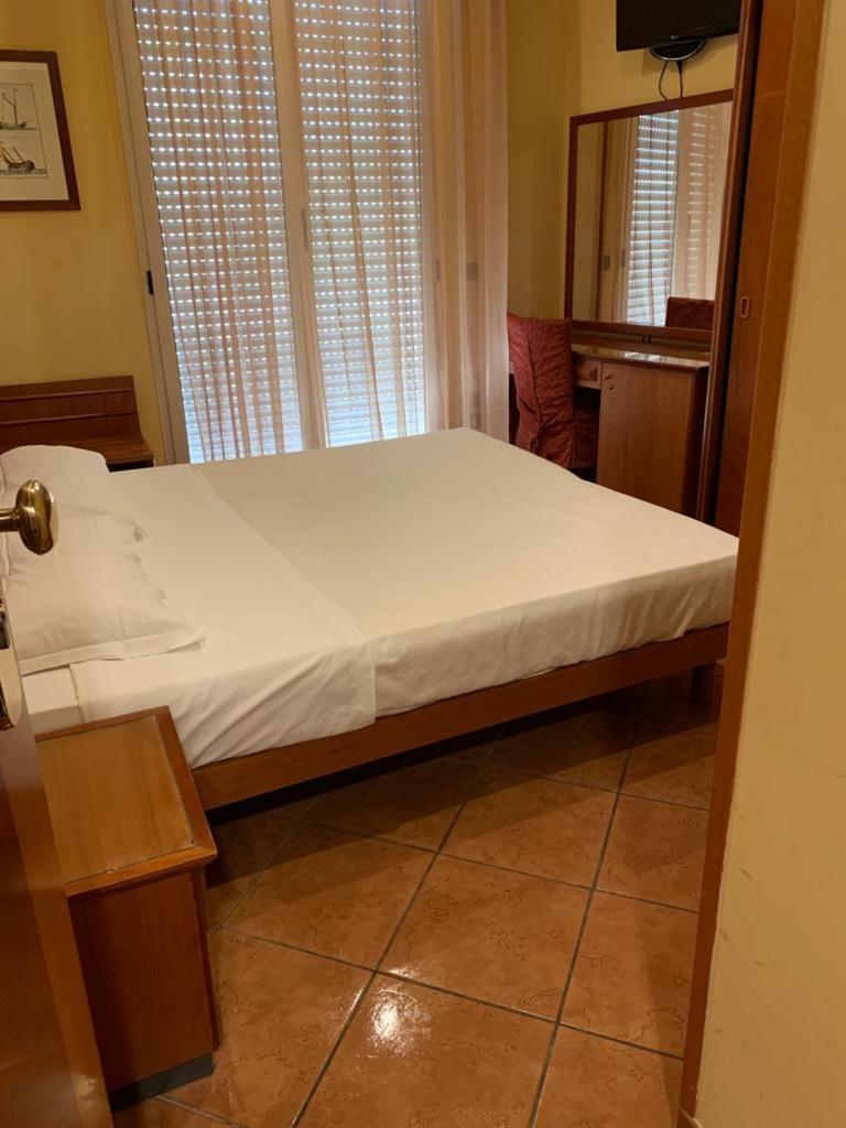 Hotel Audi Frontemare Rimini Bagian luar foto