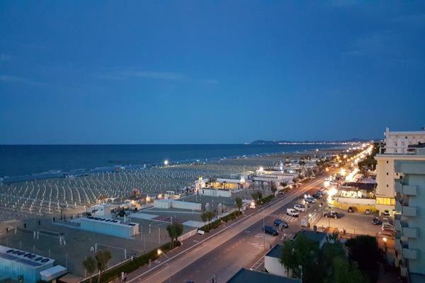 Hotel Audi Frontemare Rimini Bagian luar foto