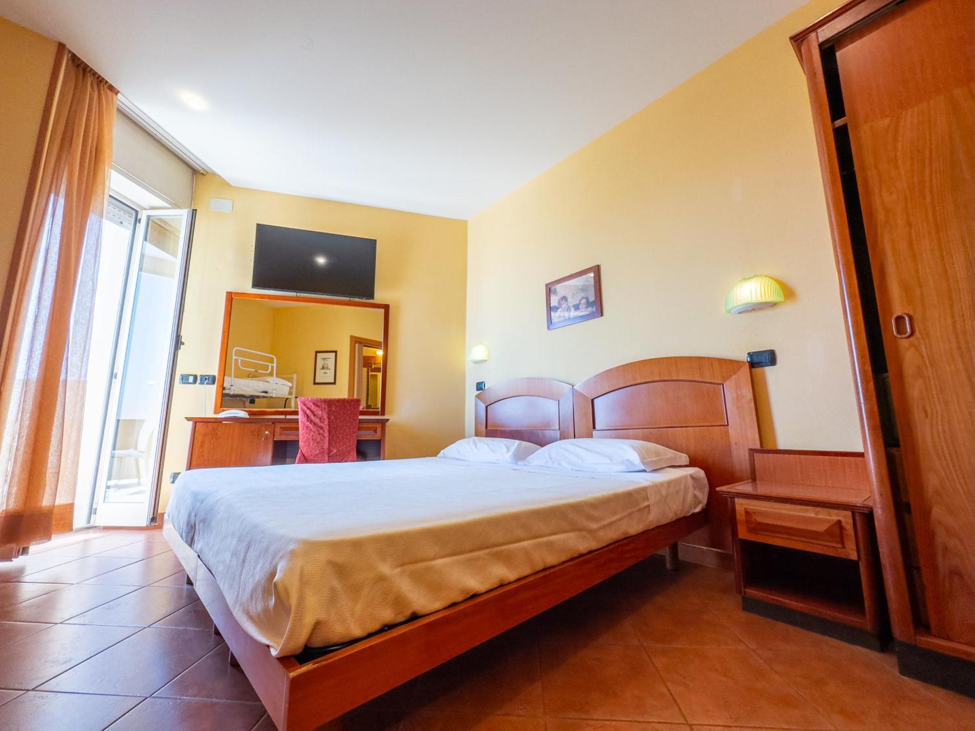 Hotel Audi Frontemare Rimini Bagian luar foto