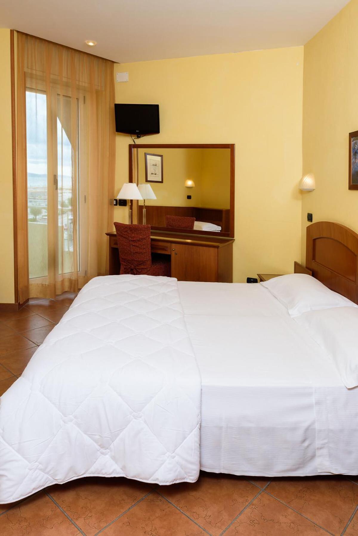Hotel Audi Frontemare Rimini Bagian luar foto