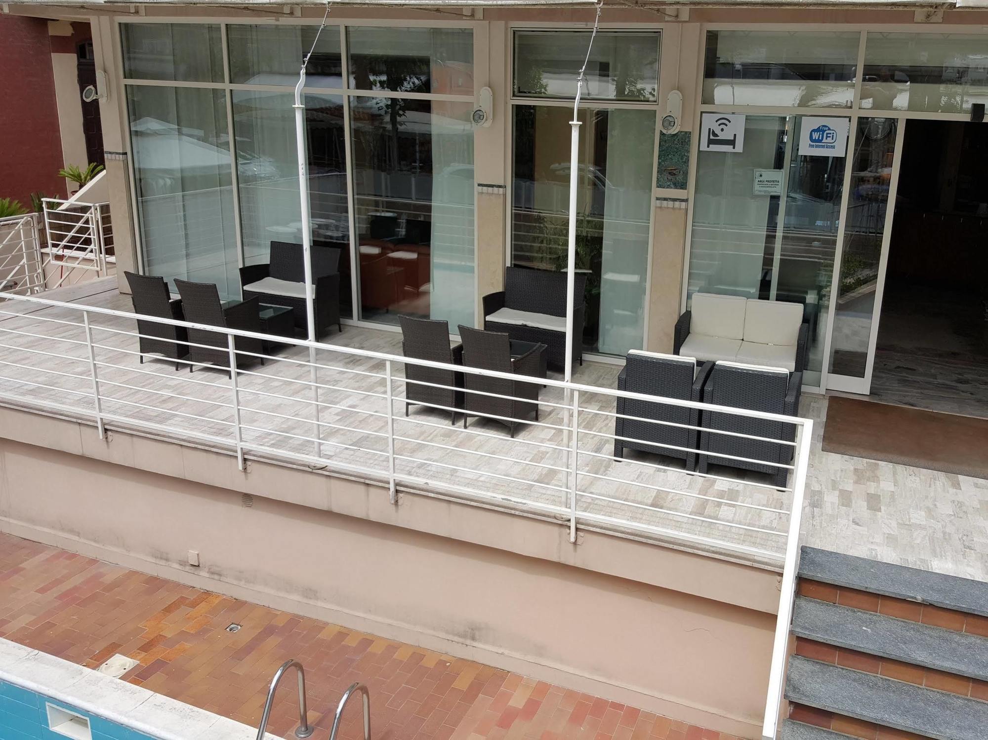 Hotel Audi Frontemare Rimini Bagian luar foto