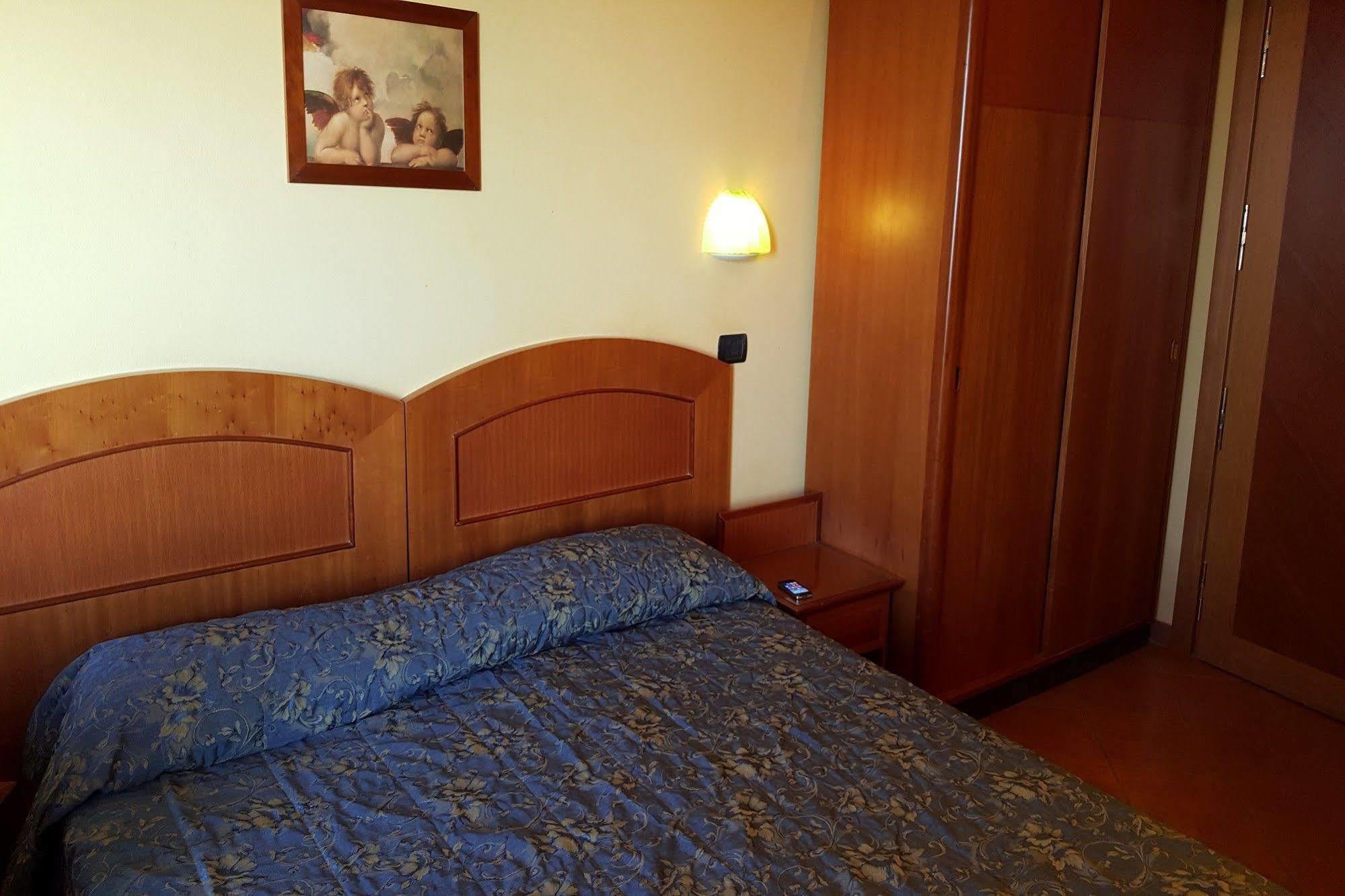 Hotel Audi Frontemare Rimini Bagian luar foto