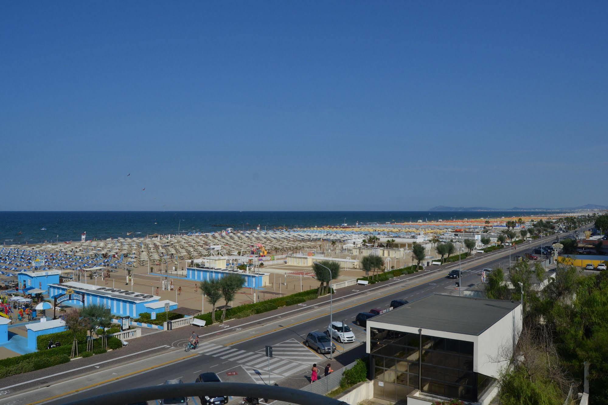 Hotel Audi Frontemare Rimini Bagian luar foto